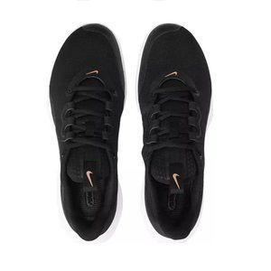 NWB WMNS NIKE AIR MAX VOLLEY SIZE 6 COLOR